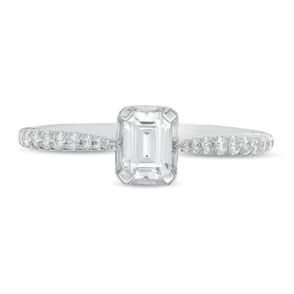 0.75 ct. Gesamtgewicht Verlobungsring mit Diamanten im Smaragdschliff und Halo in 14K Weißgold