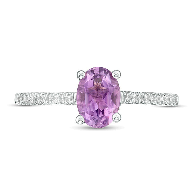 Ring mit ovalem Amethyst und 0,1 ct. Gesamtgewicht Diamanten in rhodiniertem Sterlingsilber