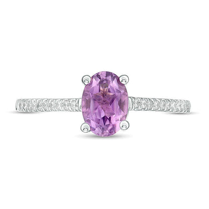Ring mit ovalem Amethyst und 0,1 ct. Gesamtgewicht Diamanten in rhodiniertem Sterlingsilber