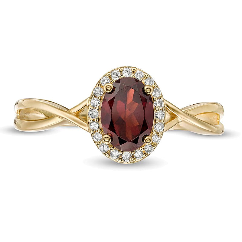 Ring mit ovalem Granat und 0,07 ct. Gesamtgewicht Diamanten mit gedrehter Ringschiene in 10K Gelbgold für Damen