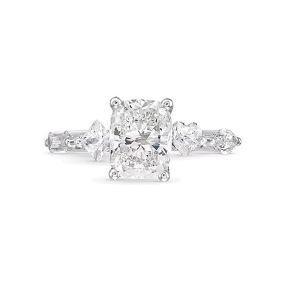 Solitär mit seitlichem Besatz aus 14K Weißgold mit Labordiamanten im Kissenschliff, weiß (F/VS2), 3.0 ct. Gesamtgewicht