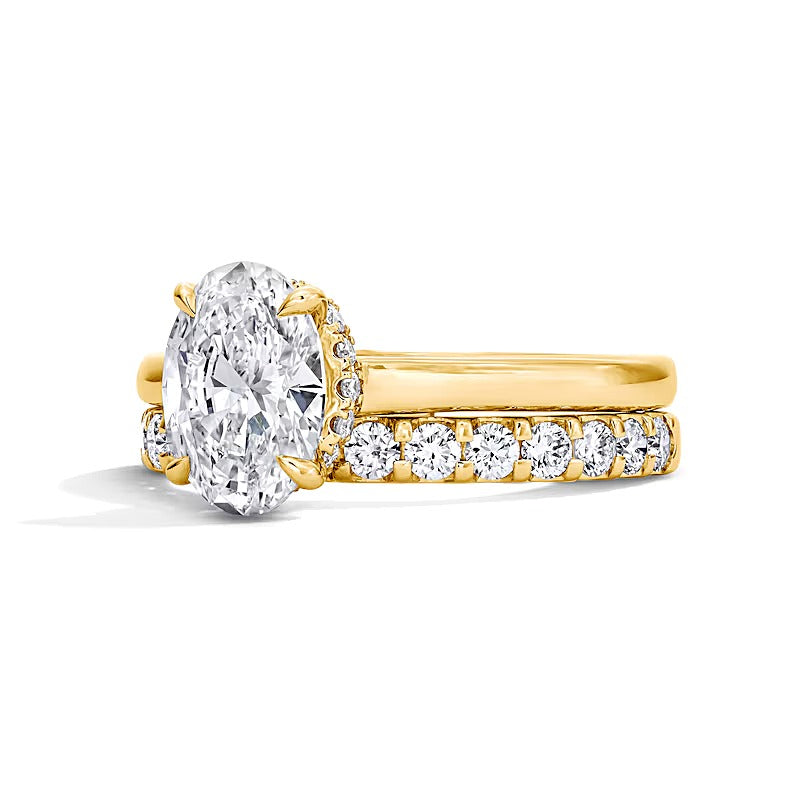 2.0 ct. Gesamtgewicht Braut-Set mit ovalem Labordiamant und verstecktem Rahmen in 14K Gelbgold (F/VS2)