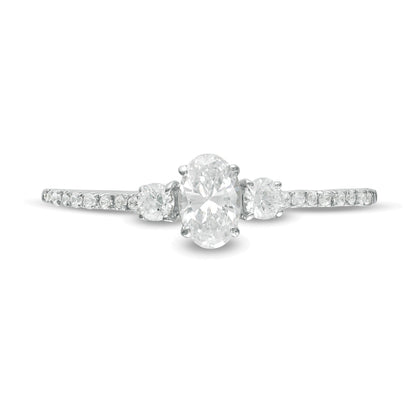Dreistein-Verlobungsring 0,63 ct. Gesamtgewicht mit Diamanten im Oval- und Rundschliff in 14K Weißgold