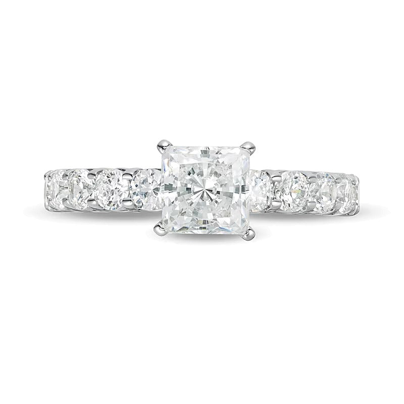 Solitär-Verlobungsring mit seitlichem Besatz, 2.0 ct. Gesamtgewicht, Princess- und rund geschliffene Diamanten in 14K Weißgold