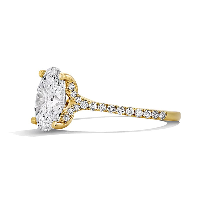 2,25 ct. Gesamtgewicht Verlobungsring mit Labordiamanten im Oval- und Rundschliff in 14K Gelbgold (F/VS2)