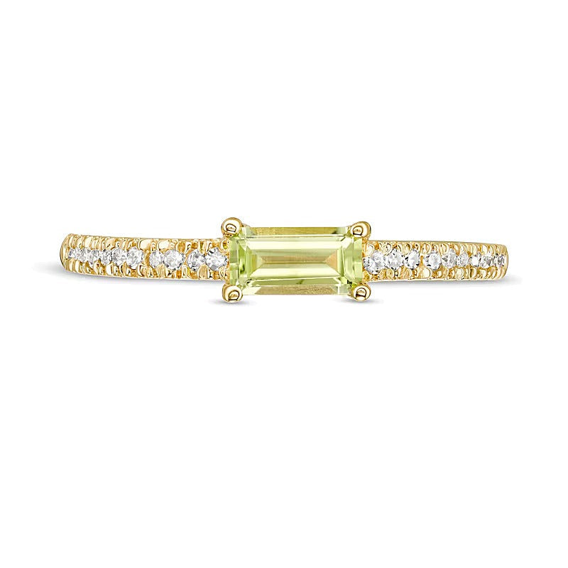 Fashion-Ring mit Baguette-Peridot und 0,1 ct. Gesamtgewicht Diamanten in 10K Gelbgold