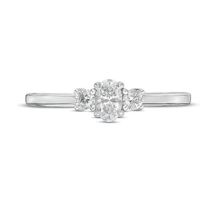 0.5 ct. Gesamtgewicht Verlobungsring Dreistein mit Diamanten im Oval- und Rundschliff in 14K Weißgold