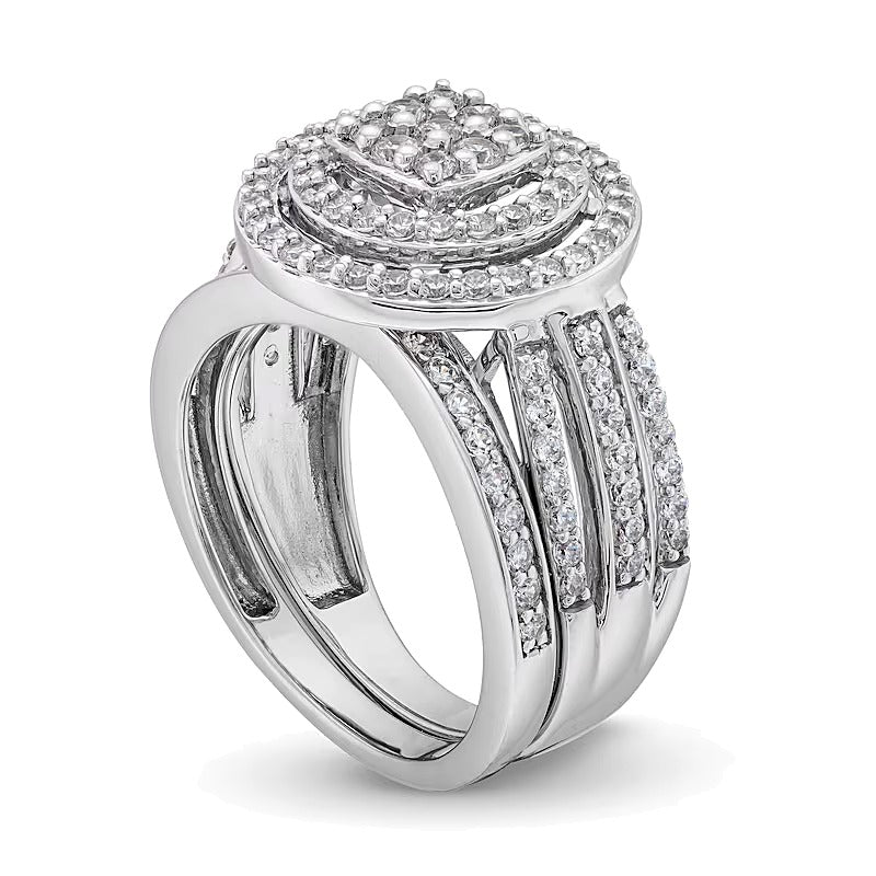 1.0 CT. TW Braut-Set mit weißen Diamanten im Kissenschliff und rund, dreireihiger geteilter Schiene in 10K Weißgold