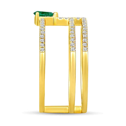 Fashion-Ring mit tropfenförmigem Smaragd und 0,25 ct. Gesamtgewicht Diamanten, mehrreihig, in 10K Gelbgold