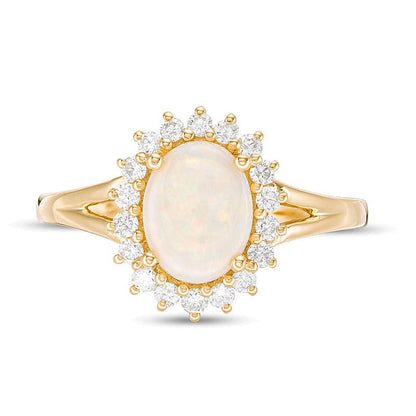Ring mit ovalem Opal und 0,33 ct. Gesamtgewicht Diamanten im Halo in 14K Gelbgold