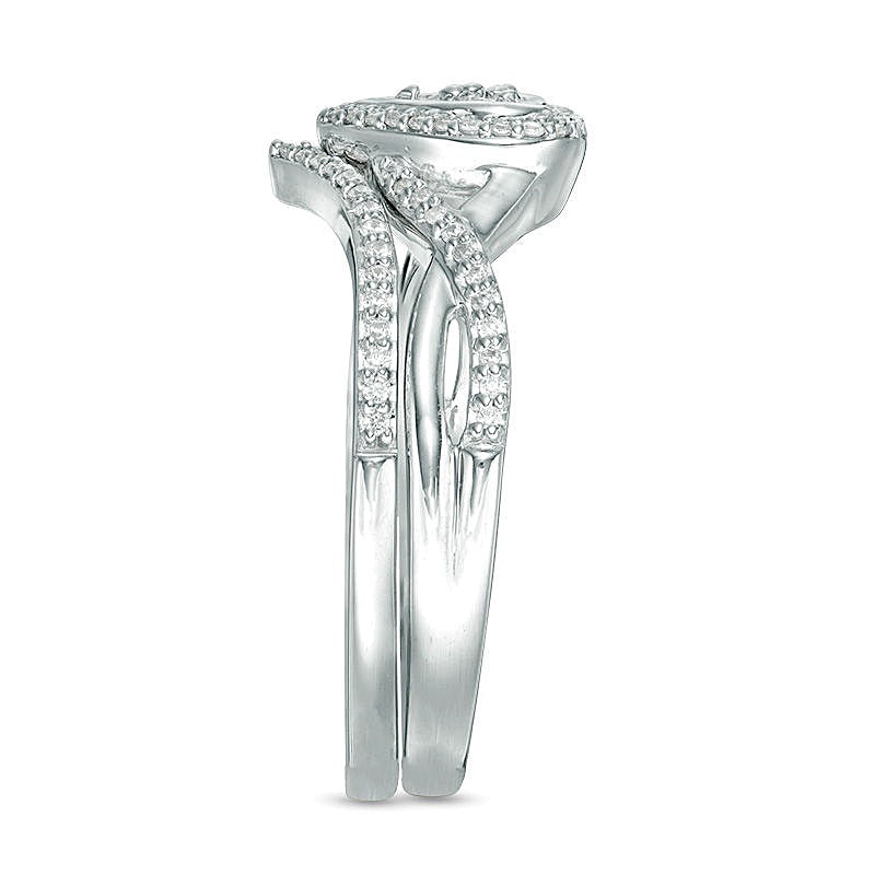 0.2 ct. Gesamtgewicht Diamant Brautset mit Herz-Rahmen und Twist-Design in 10K Weißgold