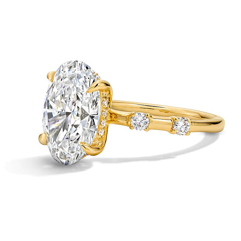 4.25 CT. Gesamtgewicht Solitär mit seitlichem Besatz Verlobungsring mit ovalem Labordiamant in 14K Gelbgold (F/VS2)