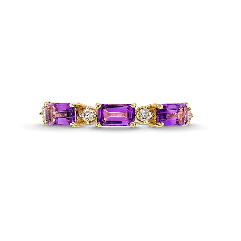 Dreistein-Ring mit quer gesetztem Amethyst im Smaragdschliff und Diamanten 0,07 ct. Gesamtgewicht in 10K Gelbgold