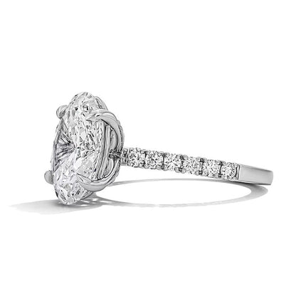 4.5 CT. TW Solitär mit seitlichem Besatz Verlobungsring mit ovalem Labordiamant in 14K Weißgold (F/VS2)