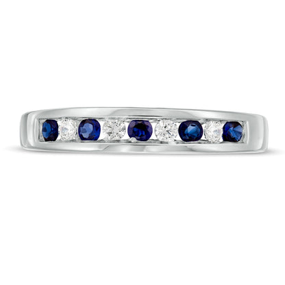 Ring mit blauem Saphir und Diamant 0,13 ct. Gesamtgewicht kanalgefasst im Wechsel in 14K Weißgold