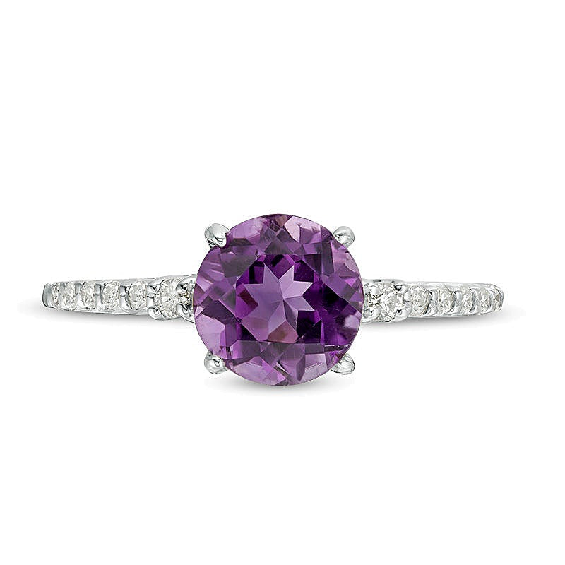 7.0mm Amethyst und 0,13 ct. Gesamtgewicht Diamant Solitär mit seitlichem Besatz in 10K Weißgold