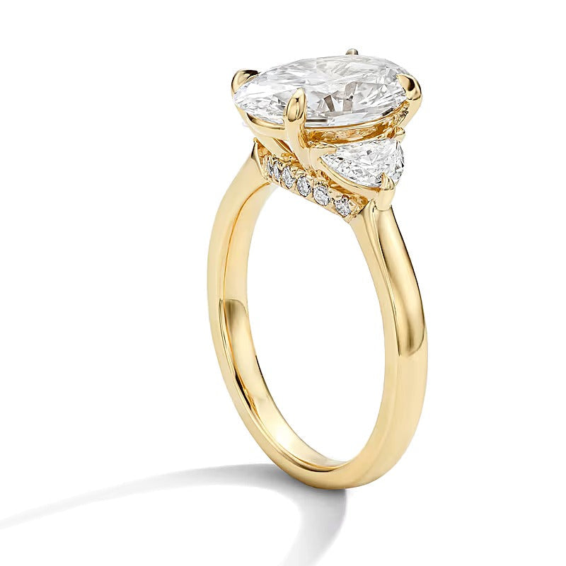 3.63 CT. Gesamtgewicht Oval Labordiamant Dreistein-Verlobungsring in 14K Gelbgold (F/VS2)