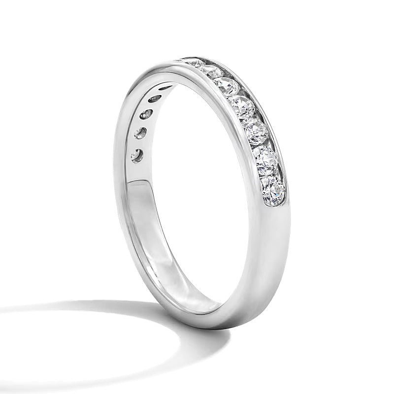 0,75 ct. Gesamtgewicht Labordiamant Memoire-Ring kanalgefasst in 10K Weißgold (F/VS2)