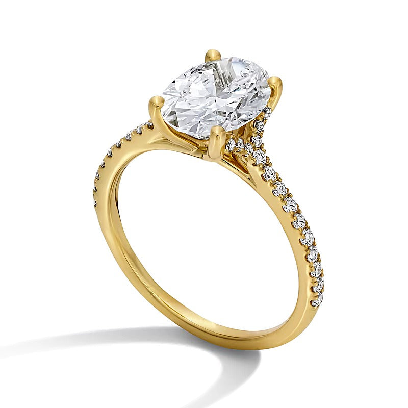 2,25 ct. Gesamtgewicht Verlobungsring mit Labordiamanten im Oval- und Rundschliff in 14K Gelbgold (F/VS2)