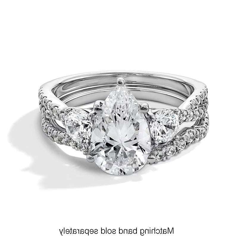 2.75 CT. TW Dreistein-Verlobungsring mit tropfenförmigem Labordiamant in 14K Weißgold (F/SI2)
