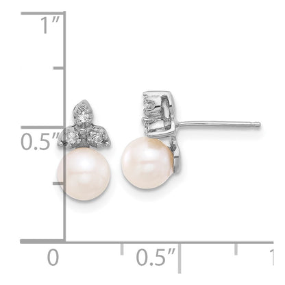 14K Weißgold 5-6mm Weiß Rund Süßwasser Zuchtperle.06 Karat Diamant Ohrstecker
