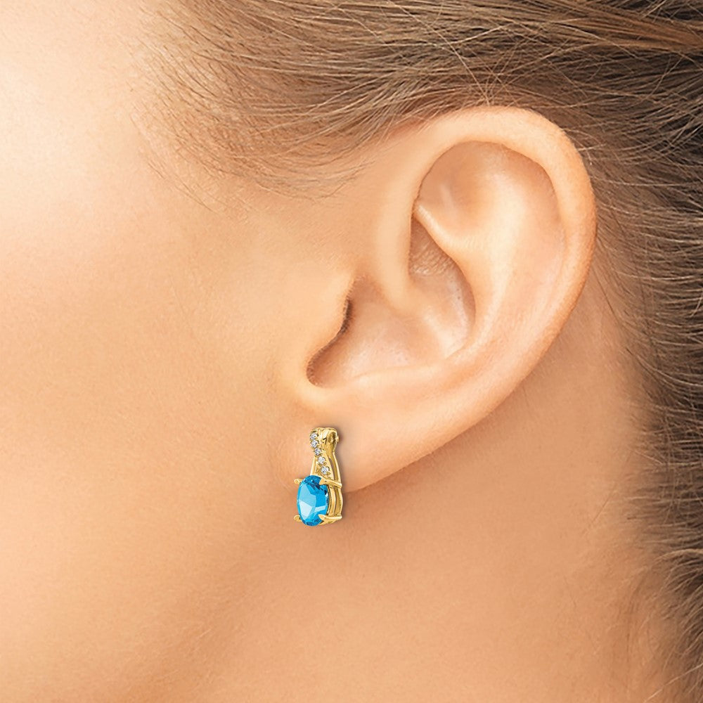 14K Gelbgold Ohrstecker mit ovalem blauem Dezember-Topas (7x5) und Diamanten