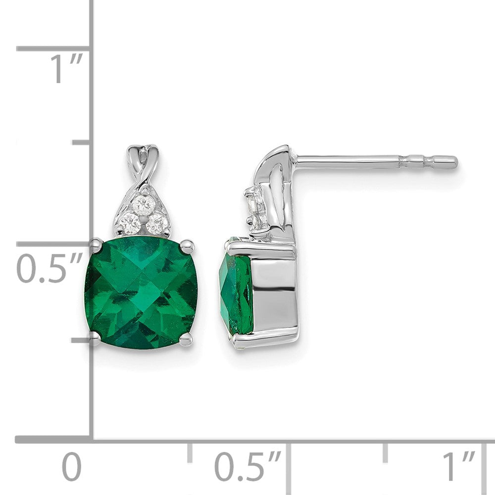14K Weißgold Ohrstecker mit 7 mm Kissenschliff-Schachbrettmuster, im Labor gezüchtetem Smaragd (Mai) und Diamanten