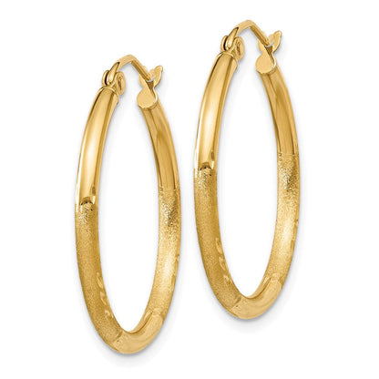 10K Gelbgold Satiniert und Diamantiert 2mm Rund Röhre Creolen