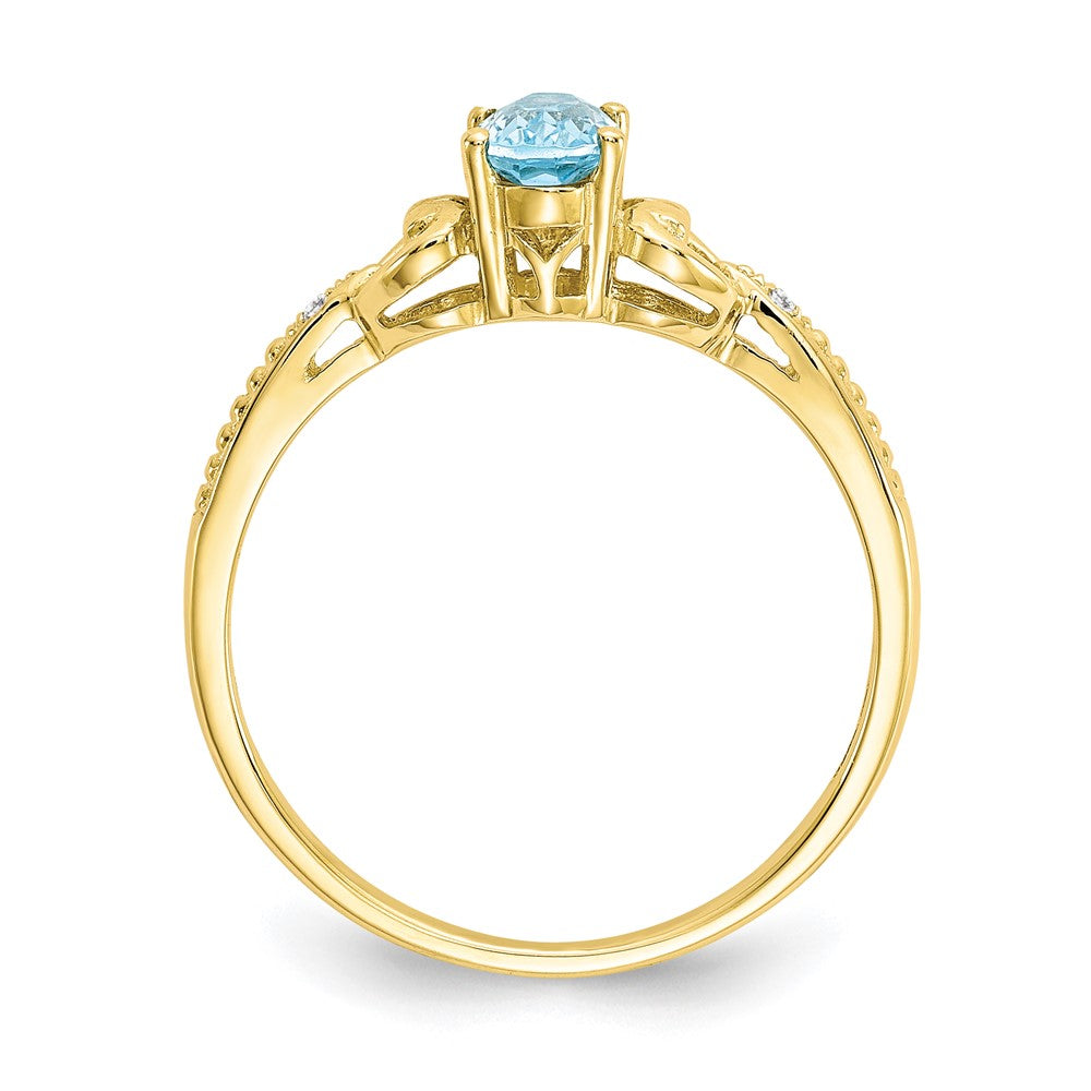 10K Gelbgold Ring mit ovalem Swiss-Blue-Topas und natürlichem Diamant