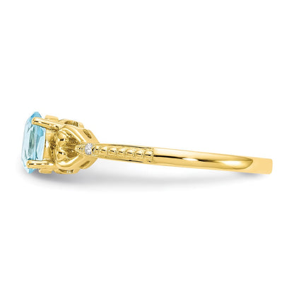10K Gelbgold Ring mit ovalem Swiss-Blue-Topas und natürlichem Diamant