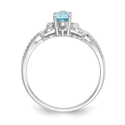 14K Weißgold Ring mit ovalem Swiss Blue Topaz und Diamanten