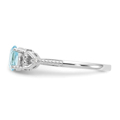 14K Weißgold Ring mit ovalem Swiss Blue Topaz und Diamanten