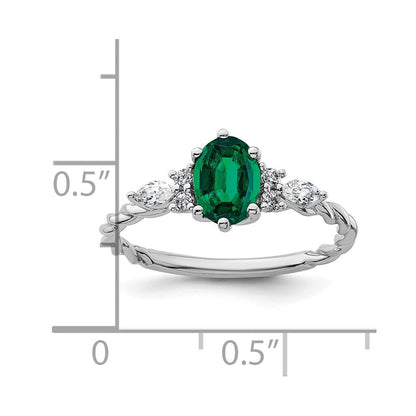 14K Weißgold Ring mit Diamant und 7x5 ovalem Mai/Laborgezüchtetem Smaragd, Größe 7, gedreht