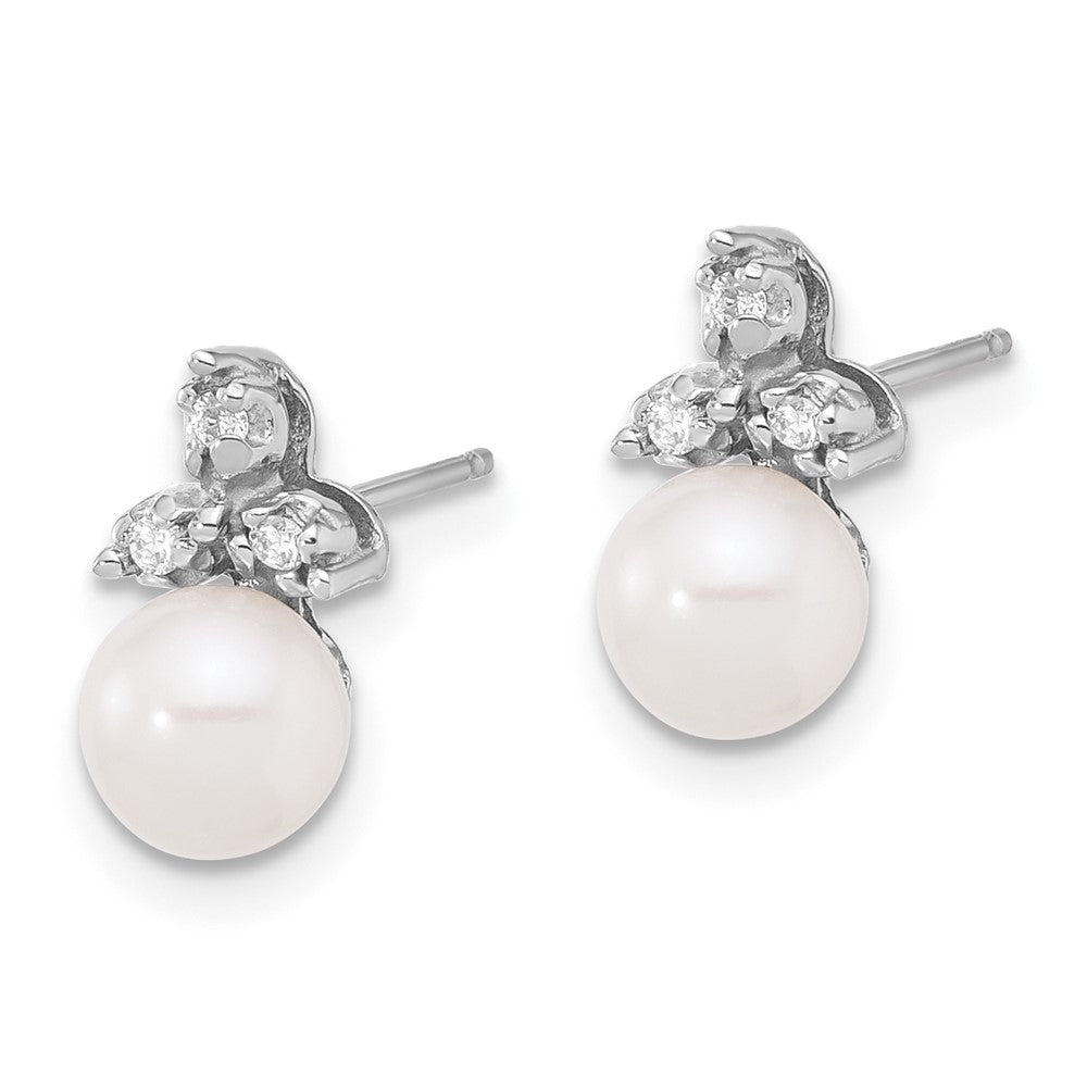 14K Weißgold 5-6mm Weiß Rund Süßwasser Zuchtperle.06 Karat Diamant Ohrstecker