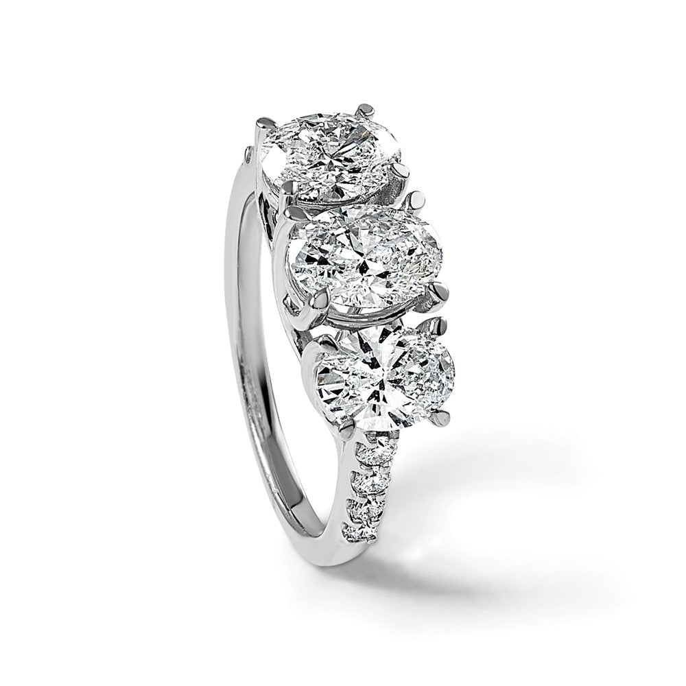 14K Weißgold Verlobungsring mit 2,75 ct. Labor-Diamant VS+ F+ im Oval-Schliff, Three-Stone-Design, komplett