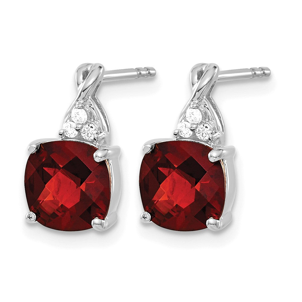 14K Weißgold Ohrstecker mit 7 mm Kissenschliff im Schachbrettmuster, Januar-Granat und Diamanten