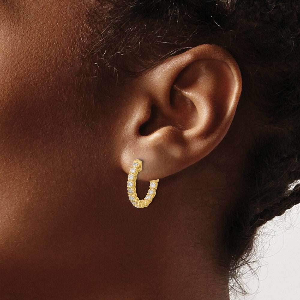 14K Gelbgold.84 Karat Diamant In/out Creole mit Sicherheits Verschluss Ohrringe