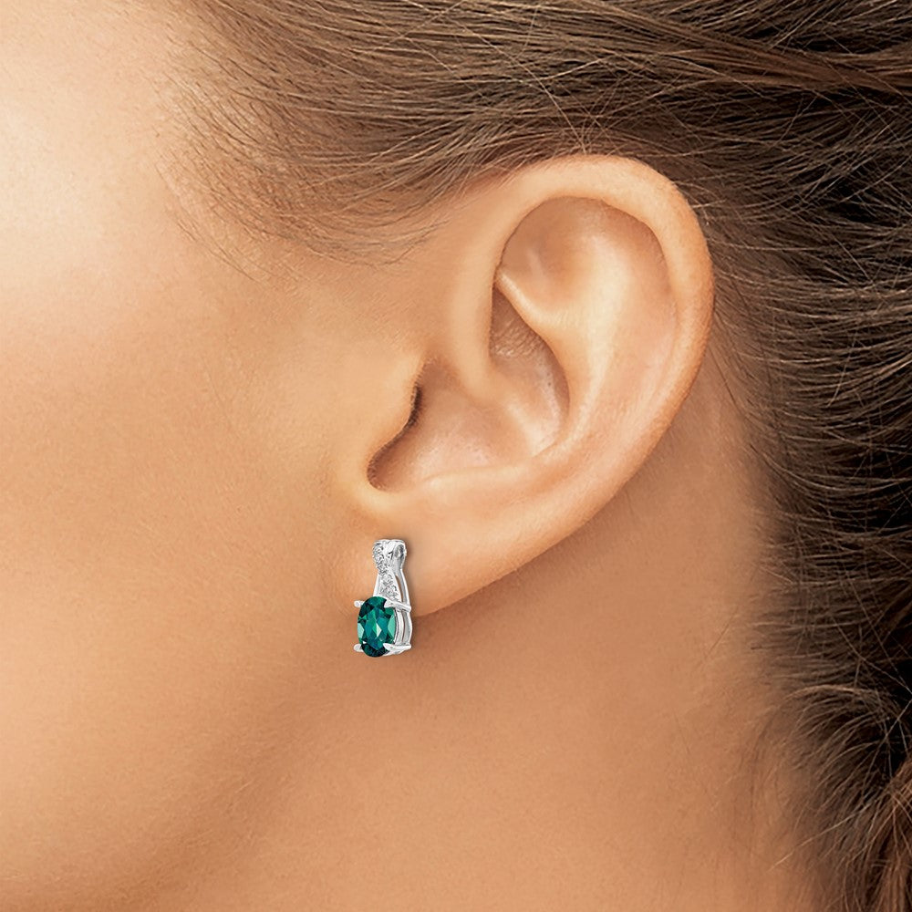 Ohrringe aus 14K Weißgold mit 7x5 ovalem laborgezüchtetem Alexandrit (Juni) und Diamant