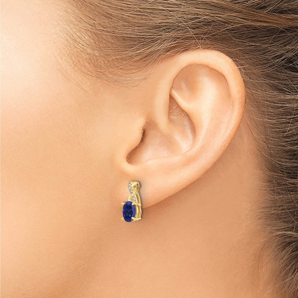 14K Gelbgold Ohrstecker mit 7x5 ovalem synthetischem September-Saphir und Diamanten
