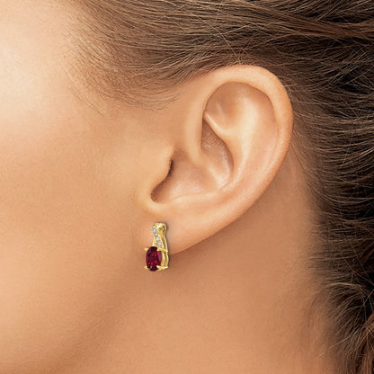14K Gelbgold Ohrstecker mit 7x5 ovalem Juli-Geburtsstein/synthetischem Rubin und Diamanten