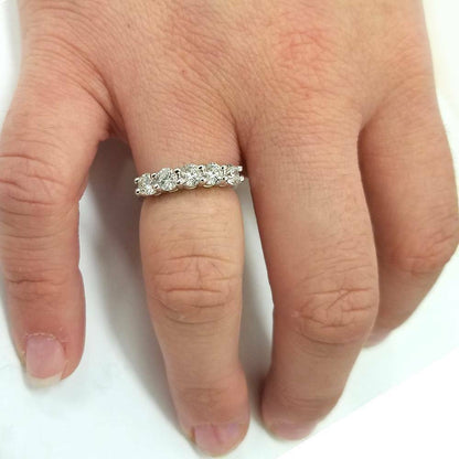Fünf-Stein-Ring aus 585 Weißgold mit runden Diamanten, 1 ct. Gesamtgewicht, Verlobungs- und Memoire-Ring