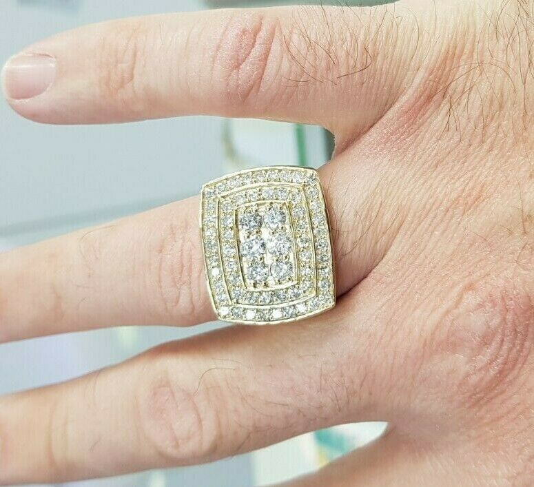 Herren-Ring mit 3 ct. Diamant in doppelter Kissenschliff-Rahmenfassung aus 10K Weißgold