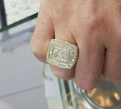 Herren-Ring mit 3 ct. Diamant in doppelter Kissenschliff-Rahmenfassung aus 10K Weißgold