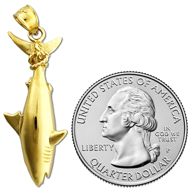 Hai-Anhänger aus 14K Gold, am Schwanz hängend