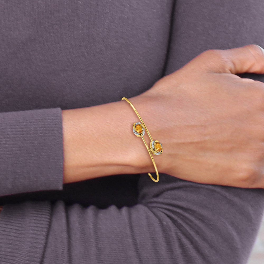 14K Gelbgold Armreif, flexibel, poliert, mit 0,48 ct. Citrin und 0,003 ct. natürlichem Diamant