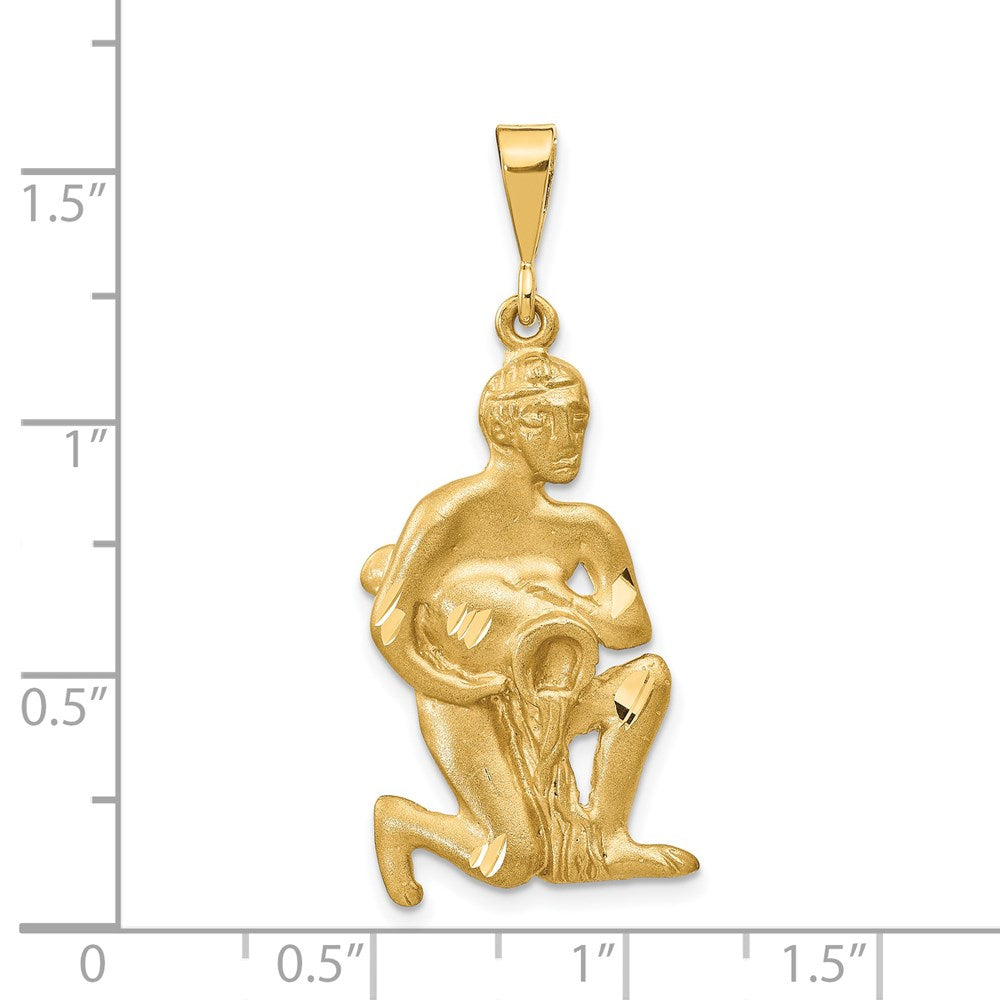14 Karat Gelbgold Charm mit satinierter, diamantgeschliffener Wassermann-Sternzeichen-Gravur