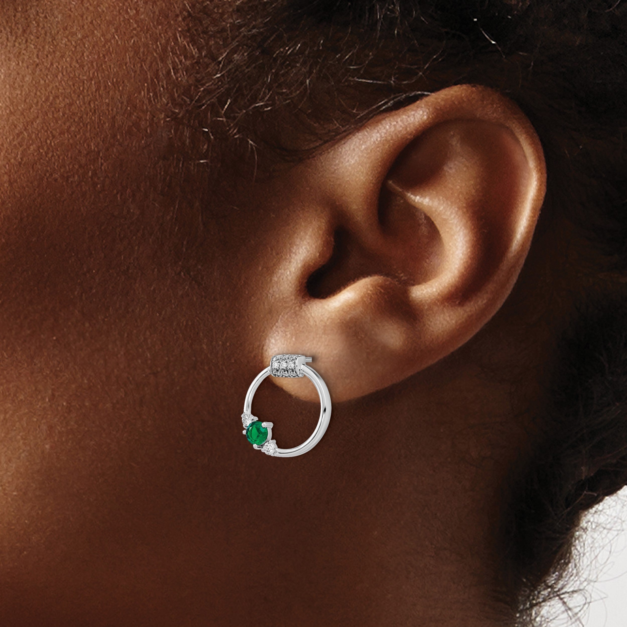 14K Weißgold Ohrstecker mit echten Diamanten und Smaragden, rund, poliert
