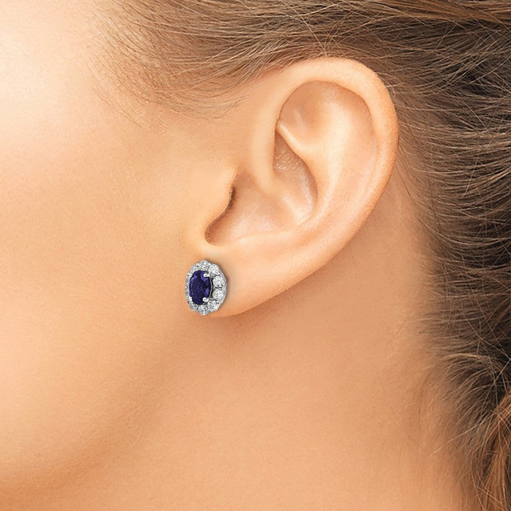 14K Weißgold Ohrstecker mit 1,2 ct. im Labor gezüchteten Diamanten VS/SI+ G+ und ovalen synthetischen Saphiren, Halo-Fassung
