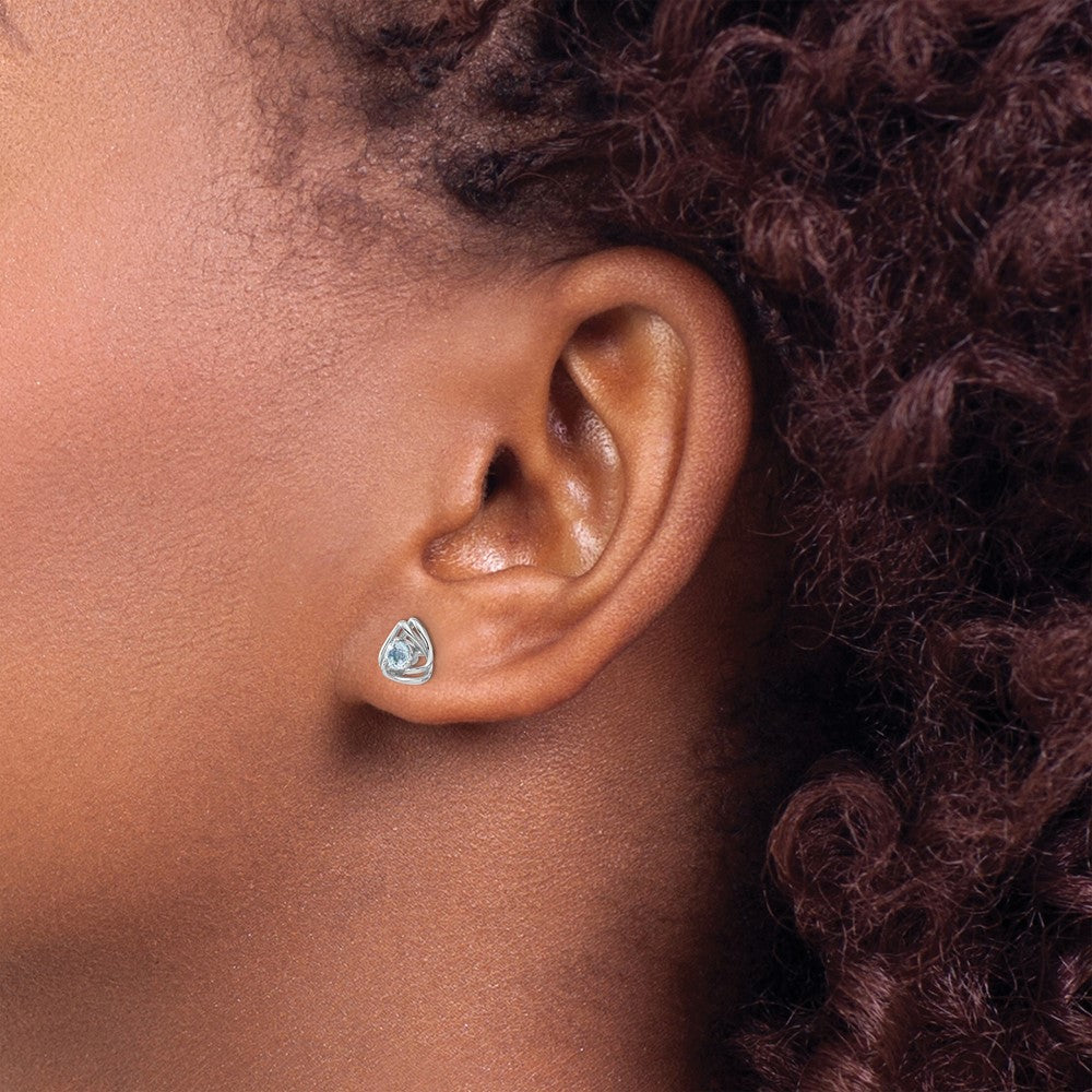 14K Weißgold Ohrstecker mit blauem Topas