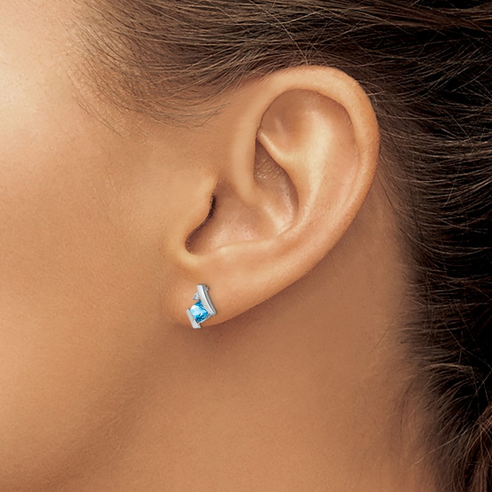 10K Weißgold Kissen Blautopas und Diamant Ohrringe